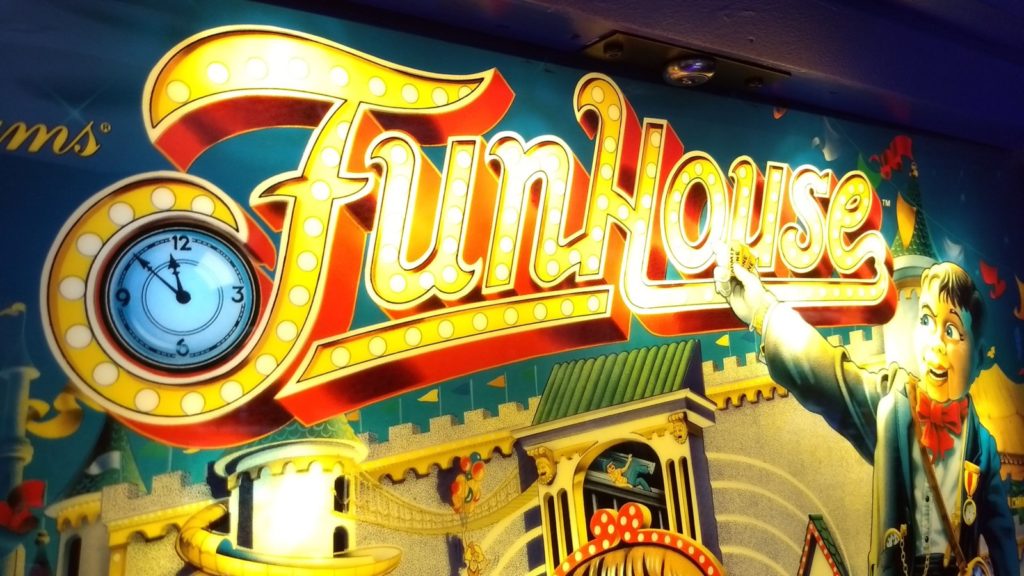 Fun house store обои